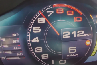 Így ugrik 200 km/órára a legújabb Ferrari