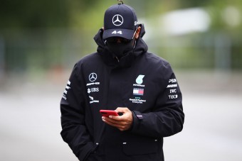 Hamilton is gyászolja a Fekete párducot