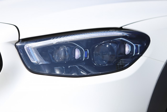 Hiába vagy csúcson, muszáj újat villantani – Mercedes E-osztály 2020 62 Hiába vagy csúcson, muszáj újat villantani – Mercedes E-osztály 2020 62