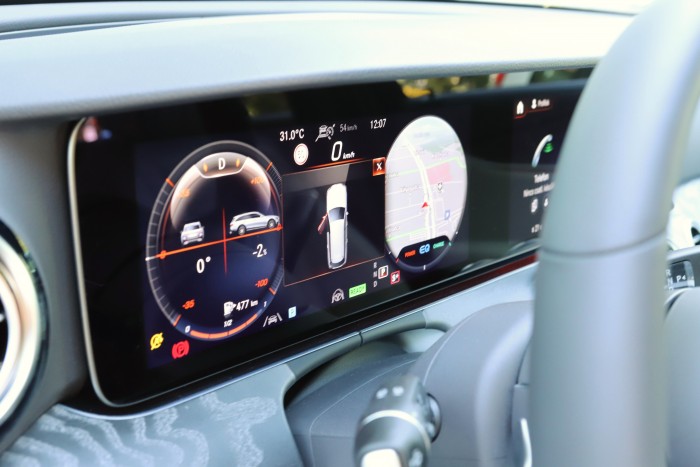 Hiába vagy csúcson, muszáj újat villantani – Mercedes E-osztály 2020 64 Hiába vagy csúcson, muszáj újat villantani – Mercedes E-osztály 2020 64