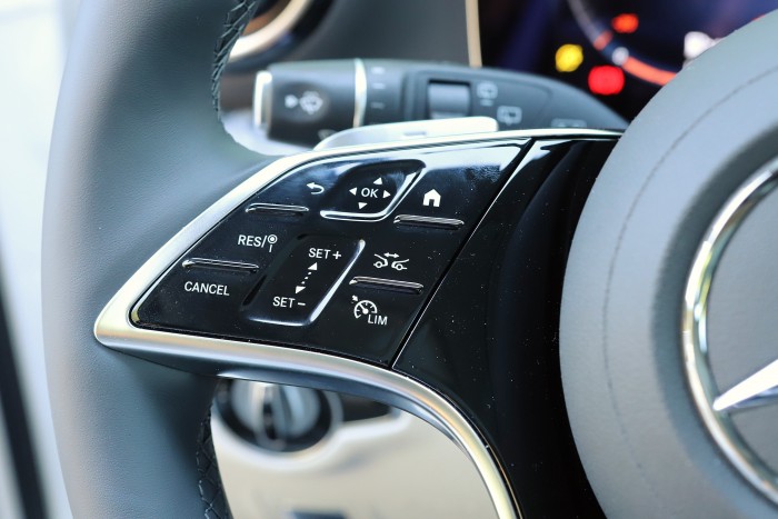 Hiába vagy csúcson, muszáj újat villantani – Mercedes E-osztály 2020 66 Hiába vagy csúcson, muszáj újat villantani – Mercedes E-osztály 2020 66