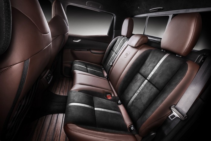 Igazi luxusautót faragtak a Mercedes pick-upjából 7