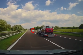 Ilyen az, ha akcióba lép egy pofátlan(tan)ító rendőrautó