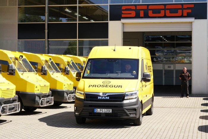 Világelső furgonban viszik a kemény valutát