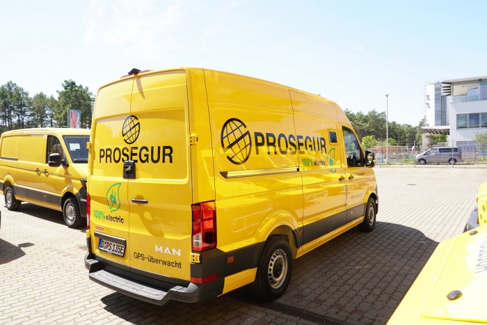 Világelső furgonban viszik a kemény valutát 1 | Vezess Világelső furgonban viszik a kemény valutát 1