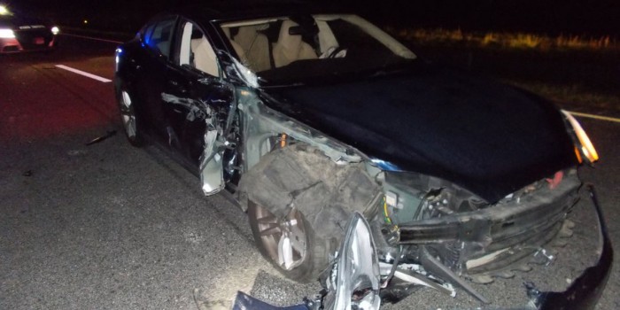 Filmet nézett a sofőr, rendőrautónak ütközött a robotpilótára kapcsolt Tesla 1 | Vezess Filmet nézett a sofőr, rendőrautónak ütközött a robotpilótára kapcsolt Tesla 1