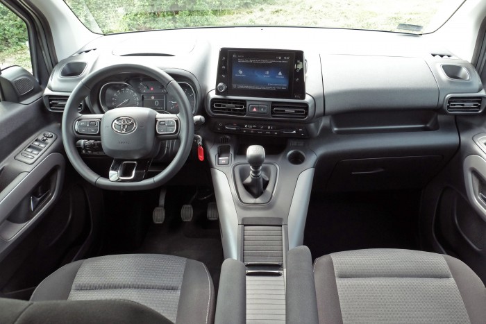 Francia autó Toyota-emblémával – Proace City Verso 18