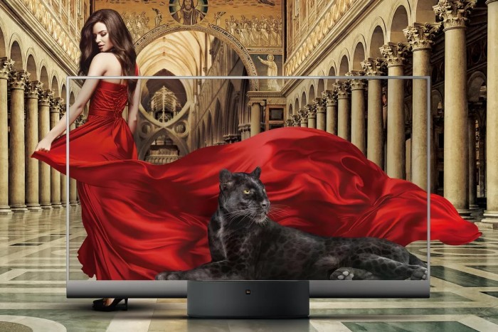 Itt a világ első átlátszó OLED tévéje 1