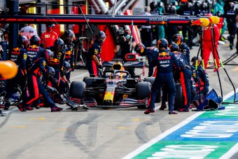 F1: 50 vágást találtak Verstappen gumiján