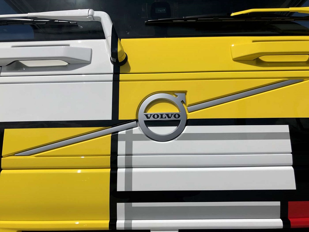 Fontos üzenet került erre a Volvo nyerges vontatóra 1