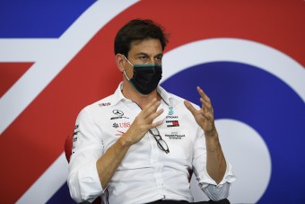 F1: Mérgesek a Mercinél, sok pénzt bukhatnak