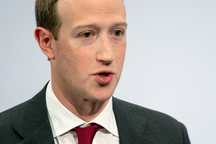 Gazdag elitklub tagja lett a Facebook alapítója