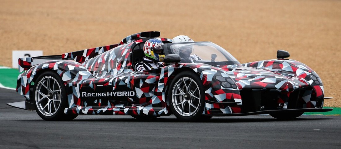 Tető nélkül debütált a Toyota versenyautója