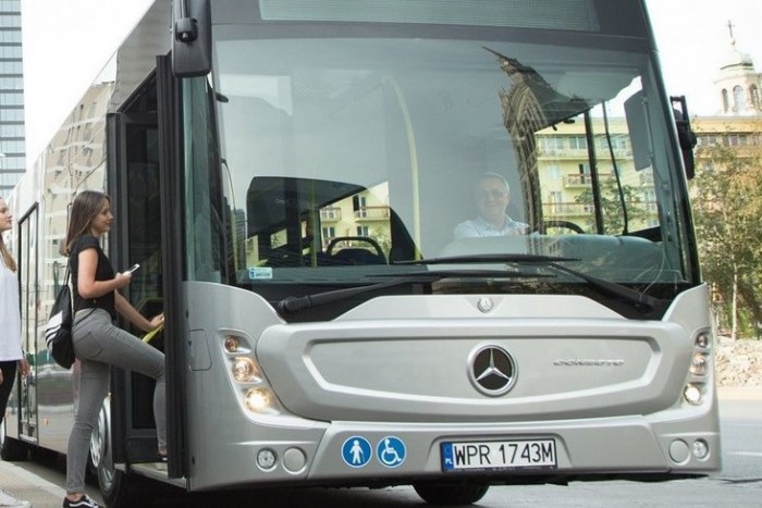 Kérjük vigyázzanak, kiesnek az ablakok! 5 Kérjük vigyázzanak, kiesnek az ablakok! 5