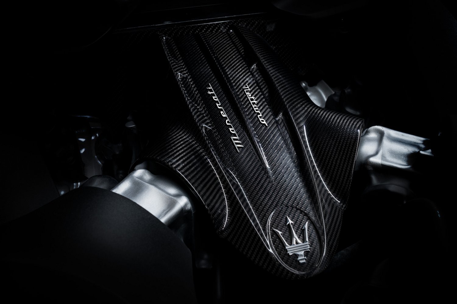 Gyönyörű szuperkupét mutatott be a Maserati 12