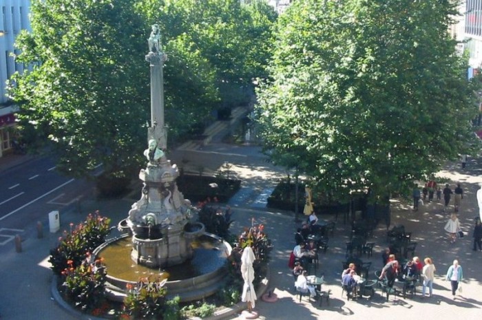 Szökőkútba rejtették a polgármester szívét 1