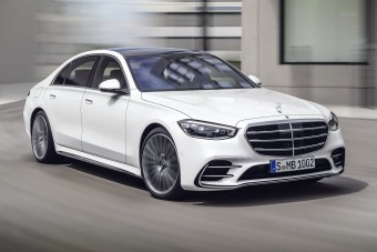 Háromnegyed órányi filmen az új S-osztály