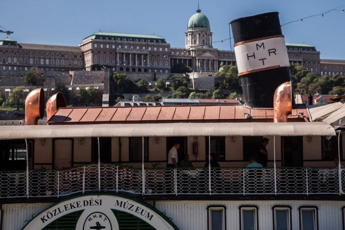 A budapesti hajózásról nyílt kiállítás a Dunán