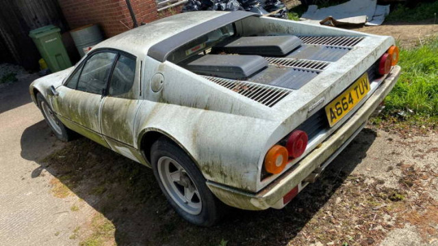 A szaúdi hercegé volt ez a csodás ritka Ferrari, de hagyták a szabad ég alatt lerohadni 1