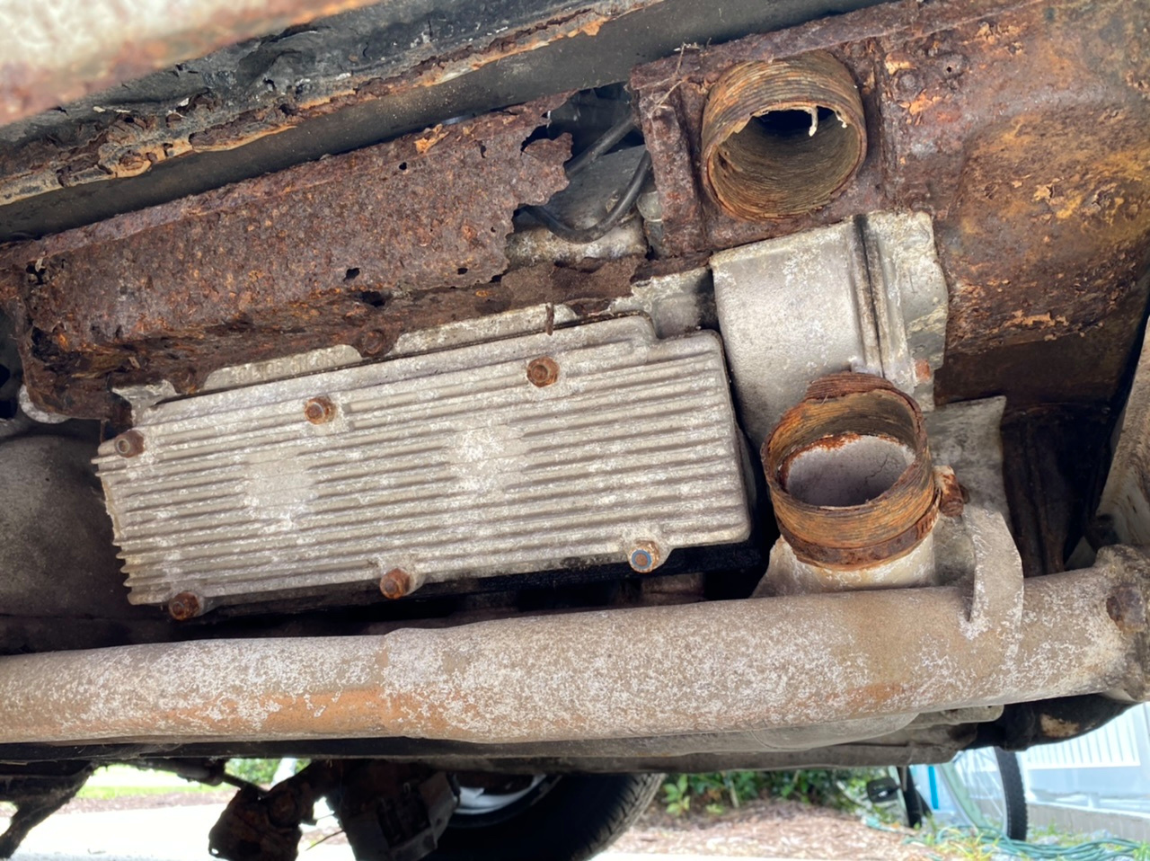 Ezt a kertben szétrohadt Porsche 911-est nem vasárban adták el 1