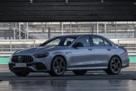 Egyszerre újult meg a Mercedes-AMG E-osztály teljes palettája 53