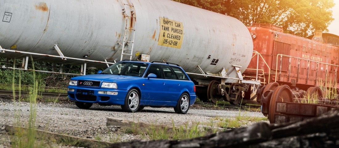 Kombi Audiba csomagolt Porsche a családnak