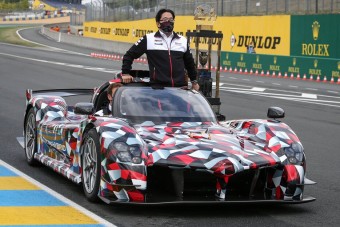 Tető nélkül debütált a Toyota versenyautója