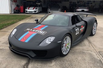 Ilyen Porschével repesztett a Le Mans-legenda