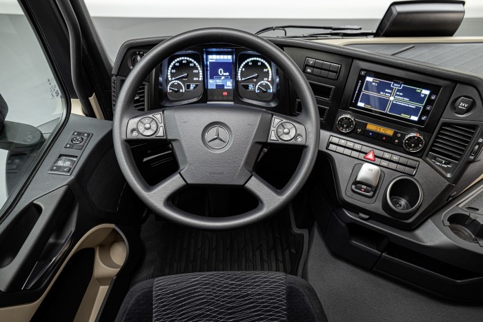 Mi a közös az esztergomi Suzukikban és a Mercedes Actrosban? 1 Mi a közös az esztergomi Suzukikban és a Mercedes Actrosban? 1