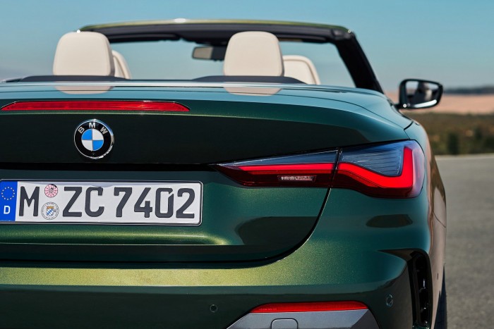 Nézd, ahogy suhan az új nyitott BMW