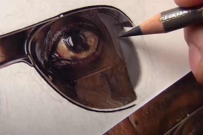 Ámulatba ejtő látvány, ahogy egy hiperrealisztikus portré megszületik