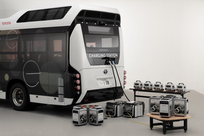 Ez a busz nem utast, hanem áramot szállít 6