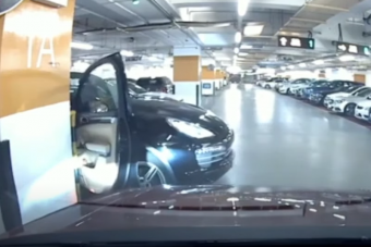 Átlagos parkolásnak indult, katasztrófa lett belőle