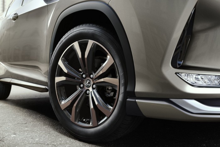 Újabb sportos terepjáró a Lexustól 6