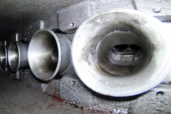 Belülről filmezték le egy Toyota Supra szívótorkát