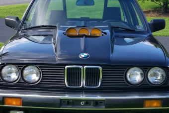 Kegyetlen bestiát építettek ebből az E30-as BMW-ből