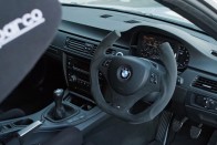 Igazi őrület olasz V8-ast pakolni egy M3-as BMW-be 10