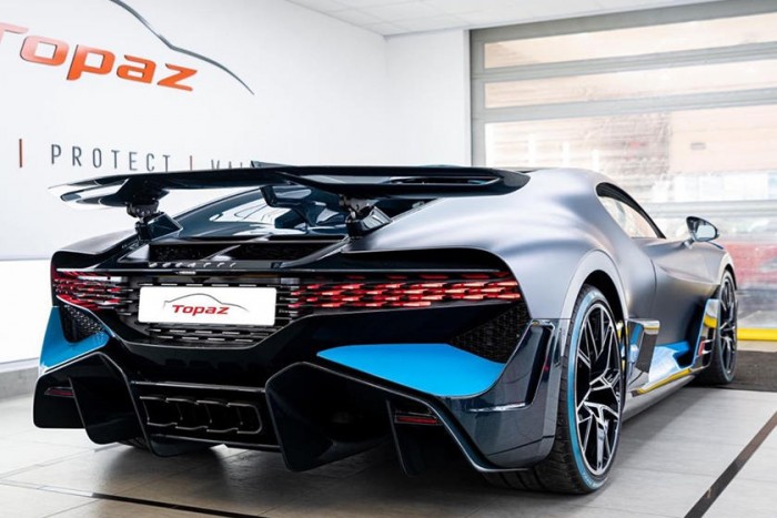 Ahogy átadásra készítik fel az elsők között eladott Bugatti Divót, az több mint gyönyörű 2