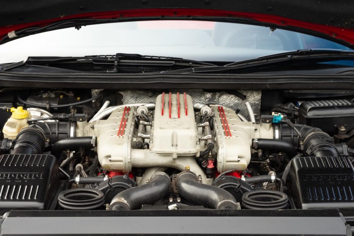 Kéne Richard Hammond piros Ferrarija? 6