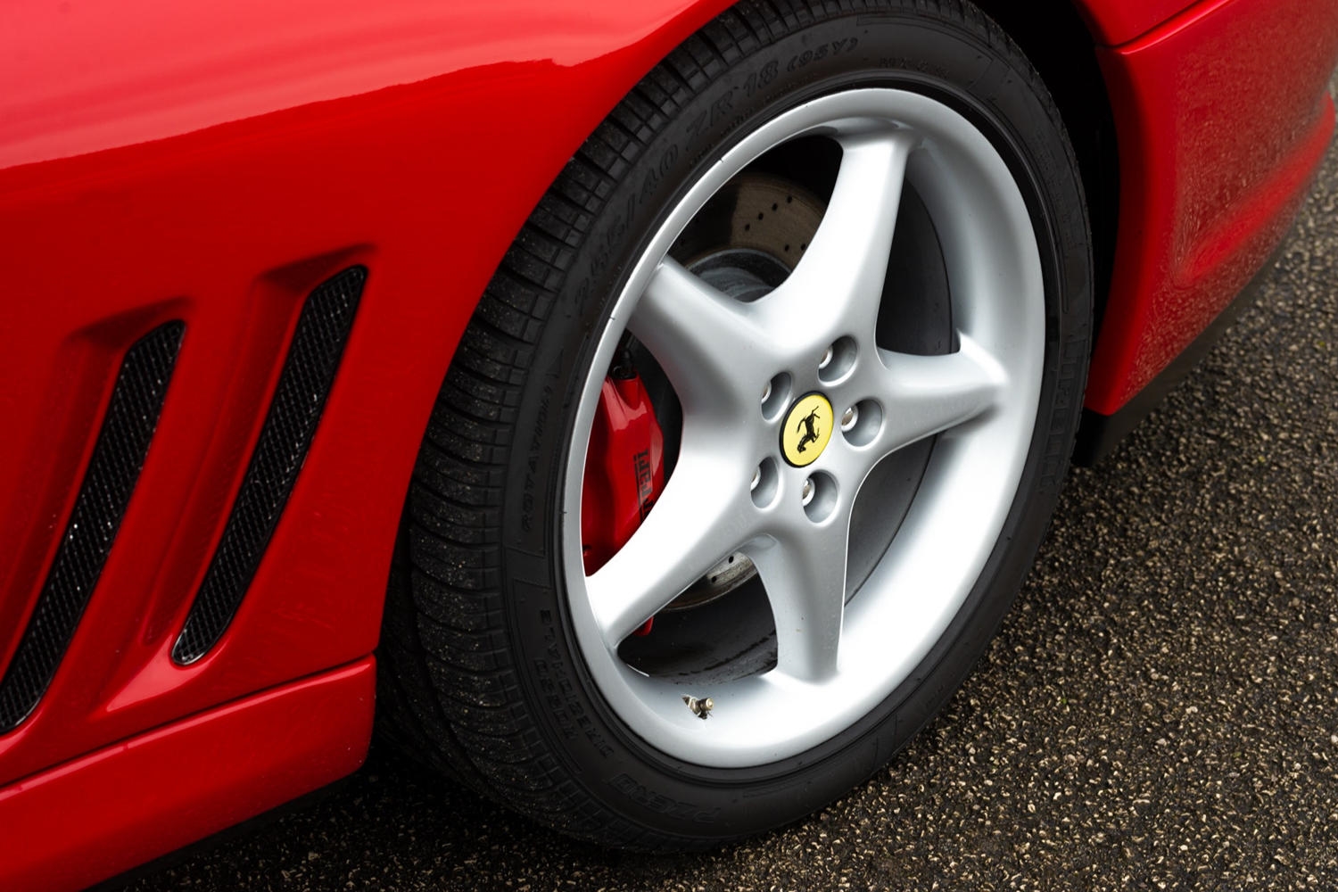 Kéne Richard Hammond piros Ferrarija? 8