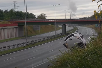 Autópályán őrült gyorshajtás sem kell egy ilyen durva balesethez