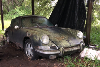 Ezt a kertben szétrohadt Porsche 911-est nem vasárban adták el