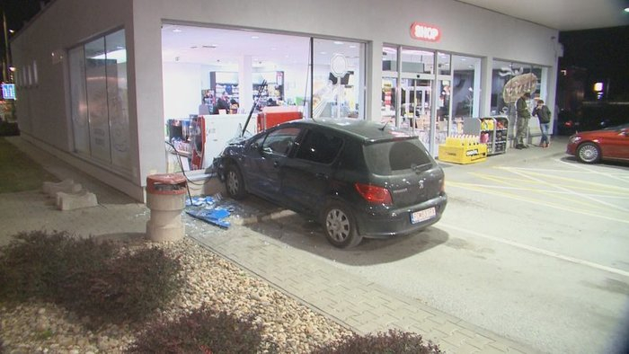 Részeg barátnő hajtott a benzinkút boltjába Eperjesen 1