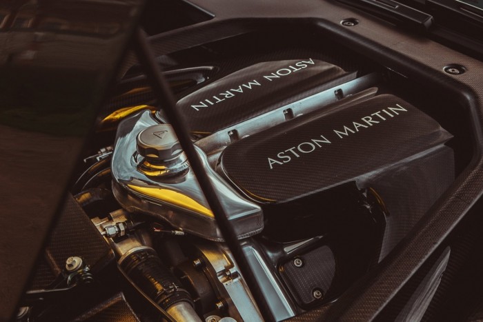 Mesés a legerősebb kéziváltós Aston Martin 7