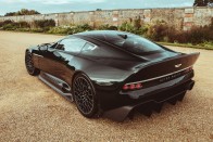 Mesés a legerősebb kéziváltós Aston Martin 19