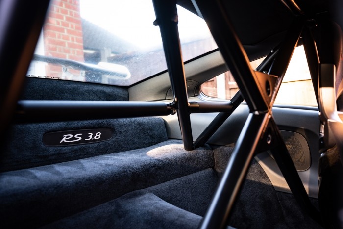 Szürke Porsche, egyenesen az újságok címlapjáról 6 | Vezess Szürke Porsche, egyenesen az újságok címlapjáról 6