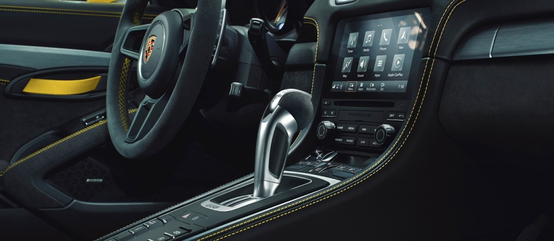 Közkívánatra már automata 718 Cayman GT4 is van