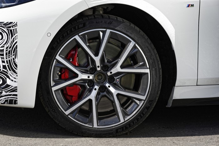 Elsőkerekes sportmodell a BMW-től, 265 lóerővel 7