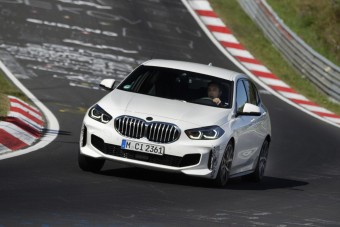 Elsőkerekes sportmodell a BMW-től, 265 lóerővel