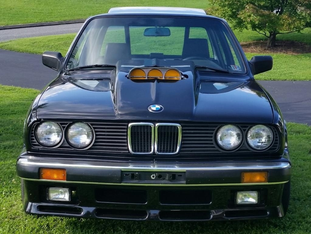 Kegyetlen bestiát építettek ebből az E30-as BMW-ből 1